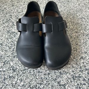 Birkenstock Black Leather London Shoe.